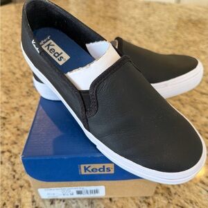 NEVER WORN Keds Women’s Leather Slip-On Sneakers w/ White Sole, Black Size 6.5